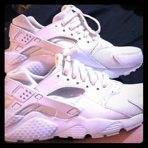 Nike huraches youth women white sneaker